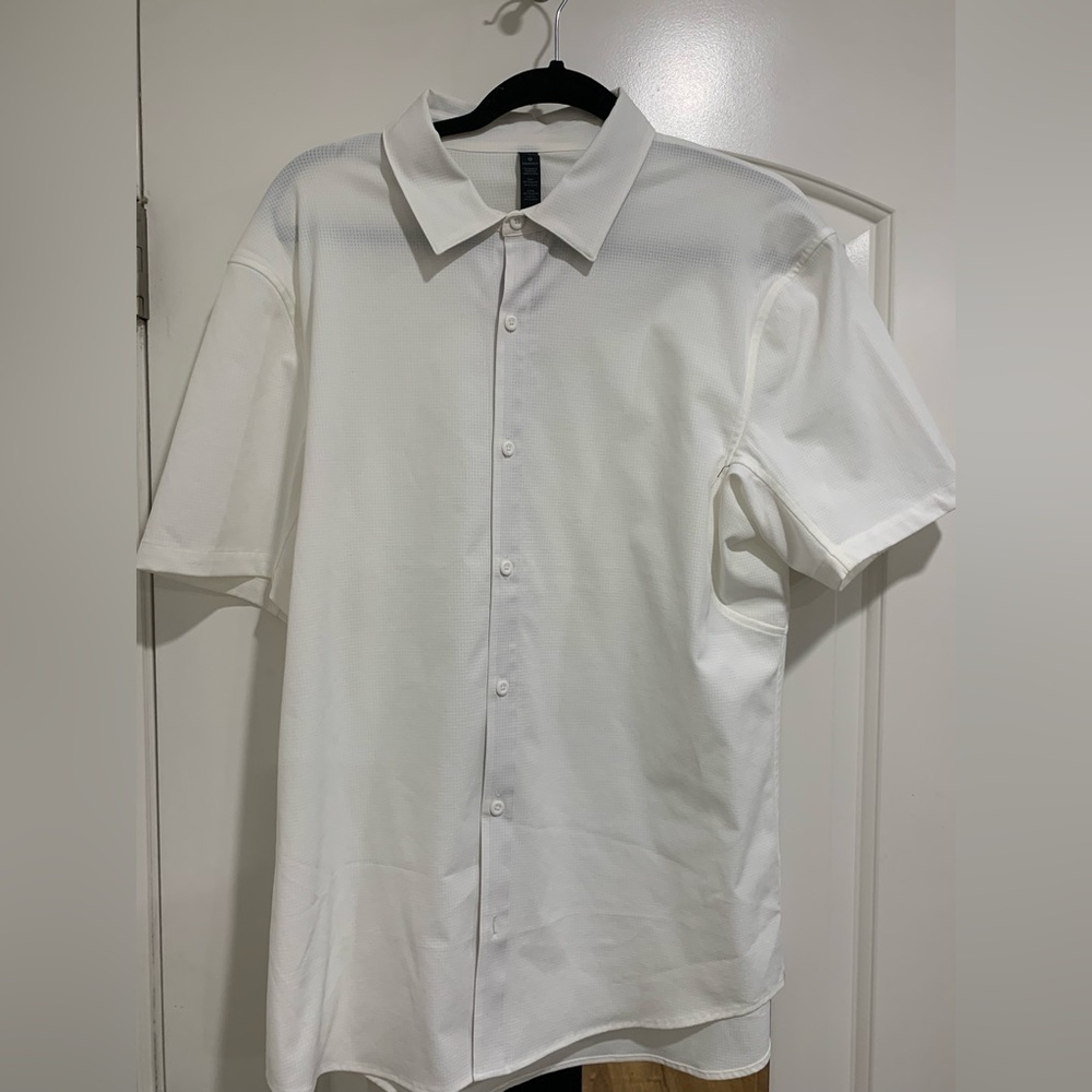 Men’s lululemon Short Sleeve Button Up